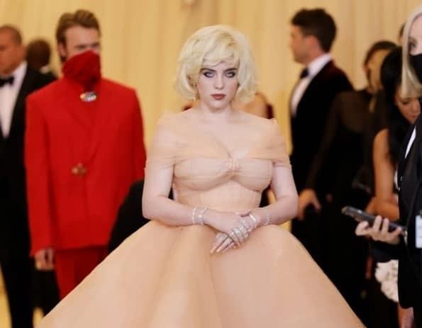 La razón por la que Billie Eilish dejó de usar vestidos
