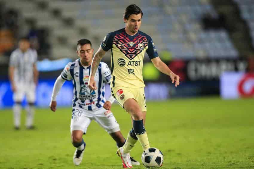 América empata y sigue en la cima