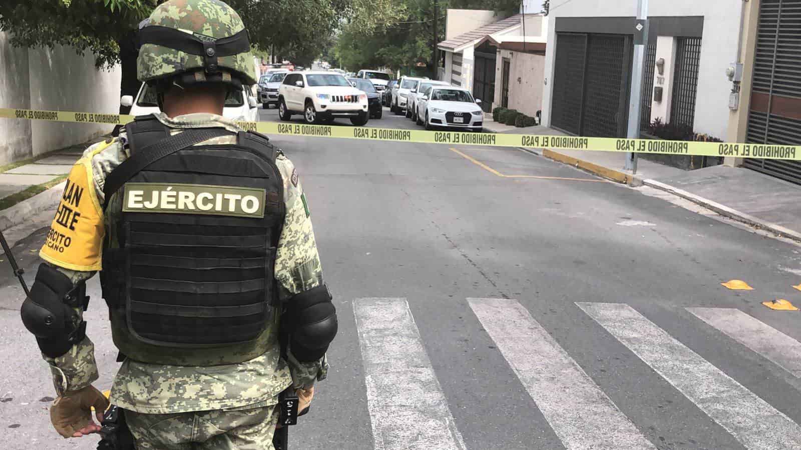 Catean un domicilio, donde arrestaron a otras cuatro personas y aseguraron droga y armas de fuego