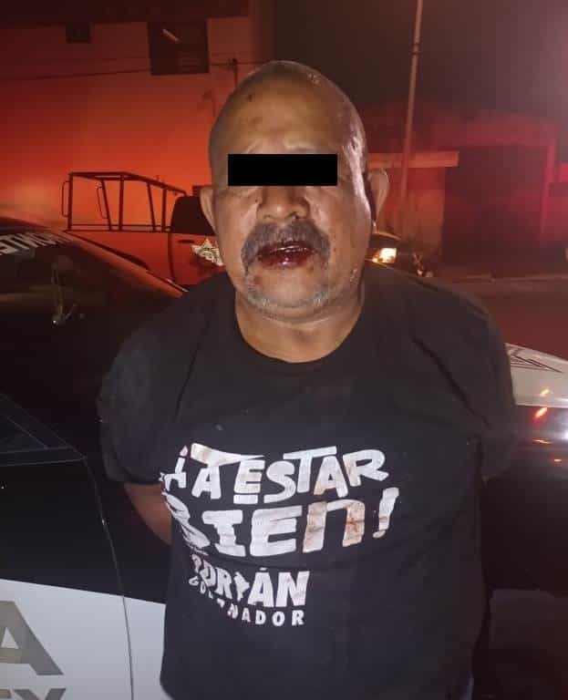 Luego de ver que su vecino le dio únicamente 10 pesos para comprar más cerveza, una persona acudió a su domicilio por un machete con el cual lo agredió en repetidas ocasiones