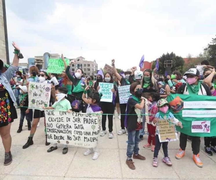 Mala espina marcha feminista a favor del aborto: AMLO