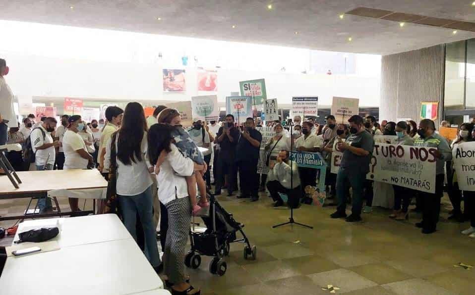 Protestan en Congreso por despenalización del aborto