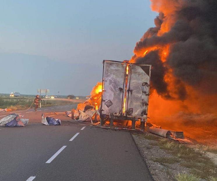 Acaba incendio con tráiler