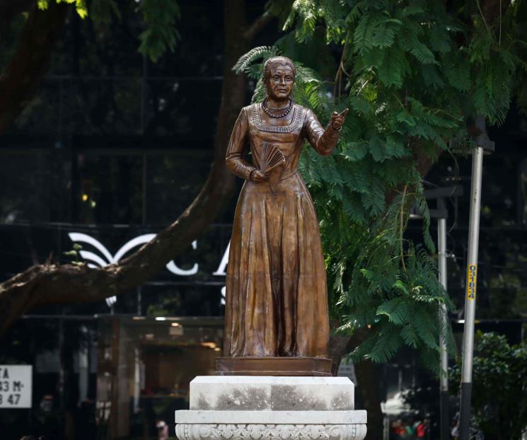 Develan esculturas del Paseo de las Heroínas