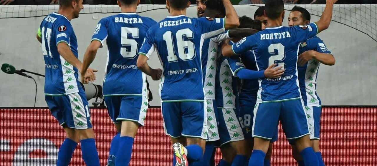 Vence Betis de Guardado y Lainez al Ferencvaros