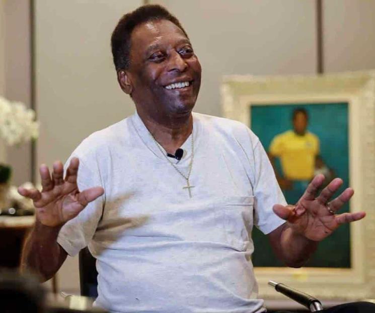 Pelé sale del hospital