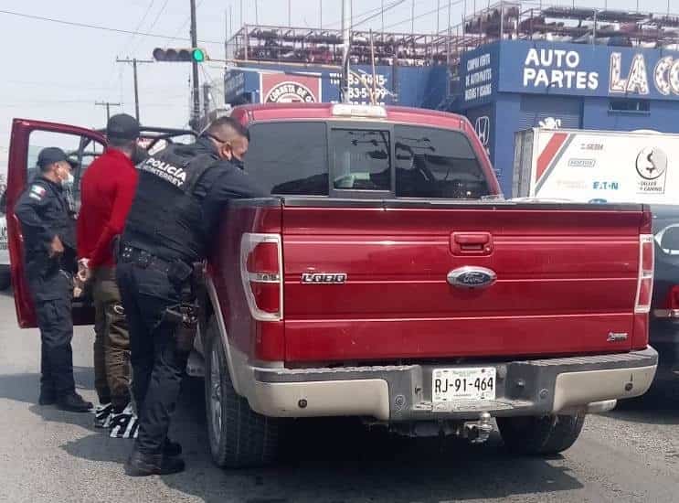 Circulaban en una camioneta con reporte de robo