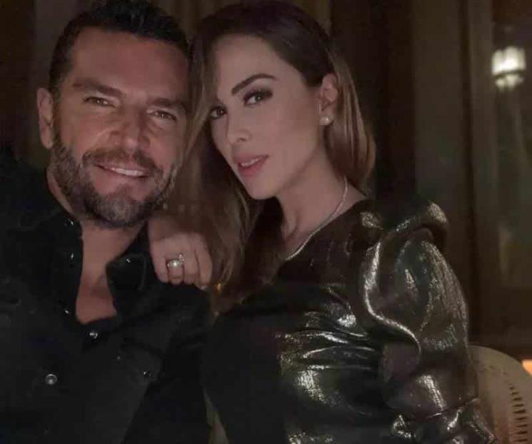 Jacky Bracamontes celebra 10 años de casada
