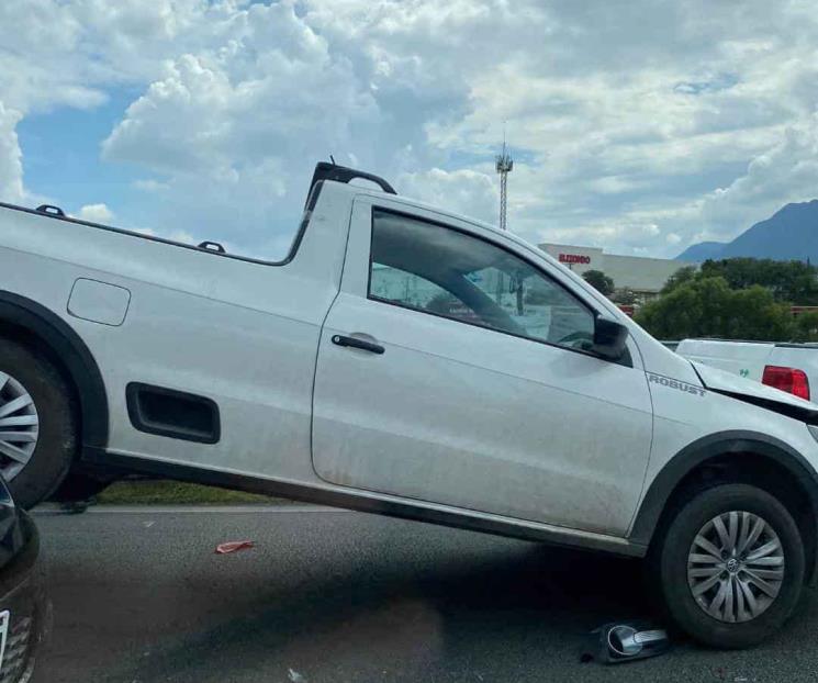 Deja choque caos vial y daños Deja choque caos vial y daños