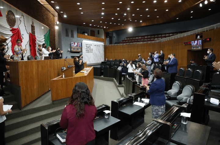 Ignoran exhortos del Congreso