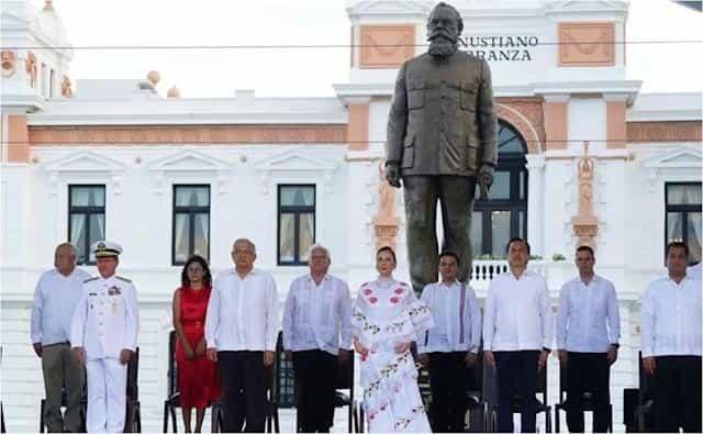 AMLO encabeza ceremonia por Bicentenario