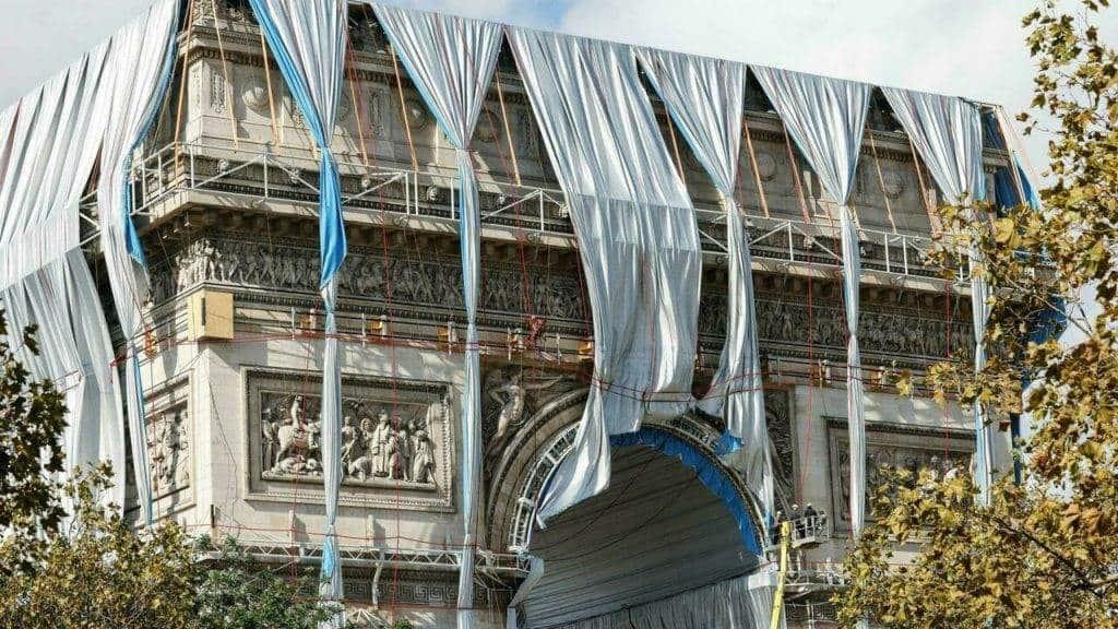 Desenvuelven obra de Christo y Jeanne Claude