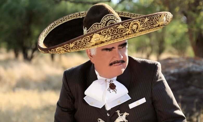 Vicente Fernández toma terapia y avanza, pero muy lento