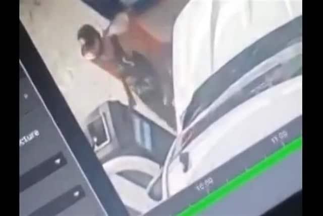 Buscan a asaltantes de gasolinera