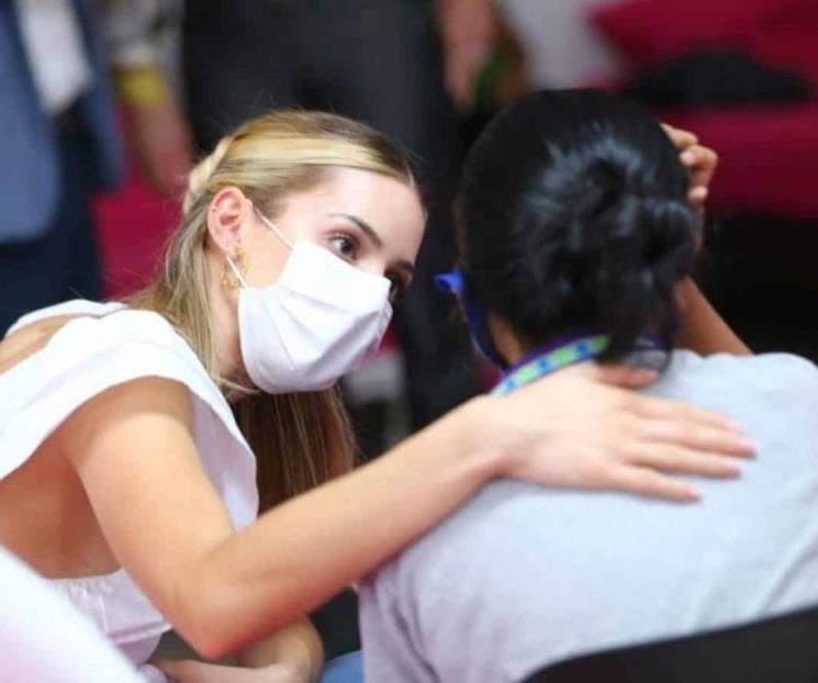 Exhibe Mariana Rodríguez malas condiciones de Capullos