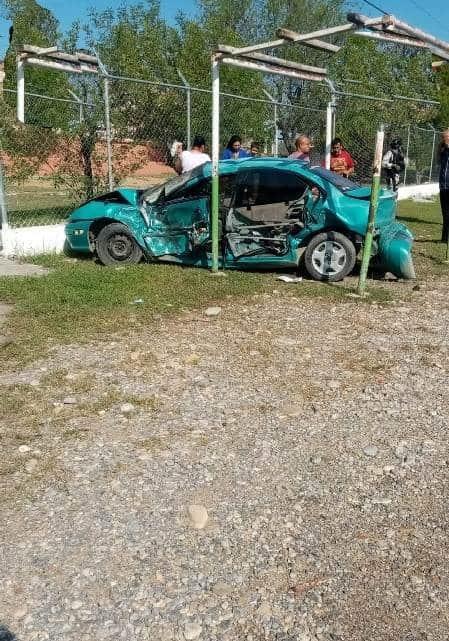Deja choque contra tráiler tres lesionados