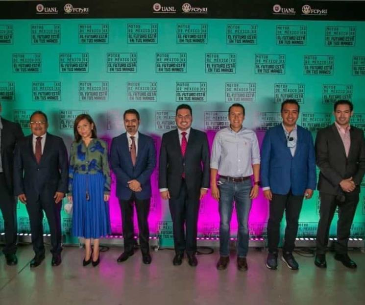 Exponen alcaldes sus retos a jóvenes