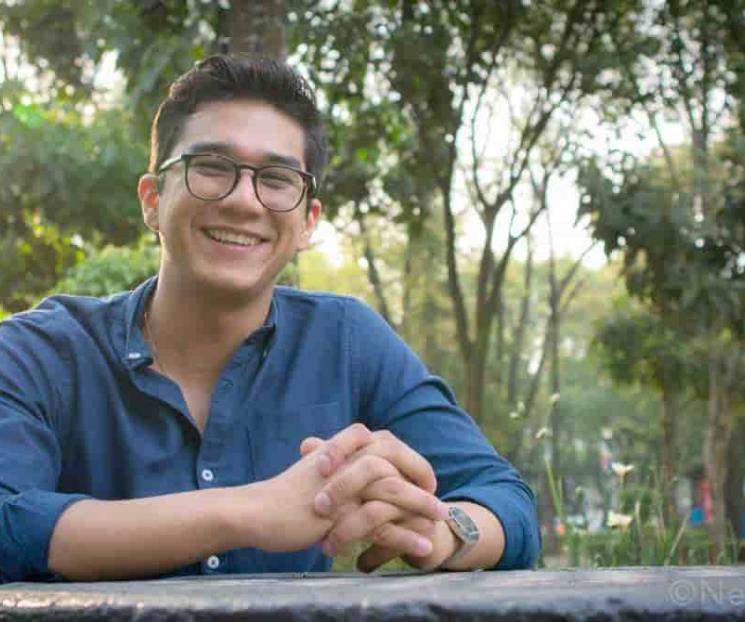 Gana Orlando Mondragón premio de poesía