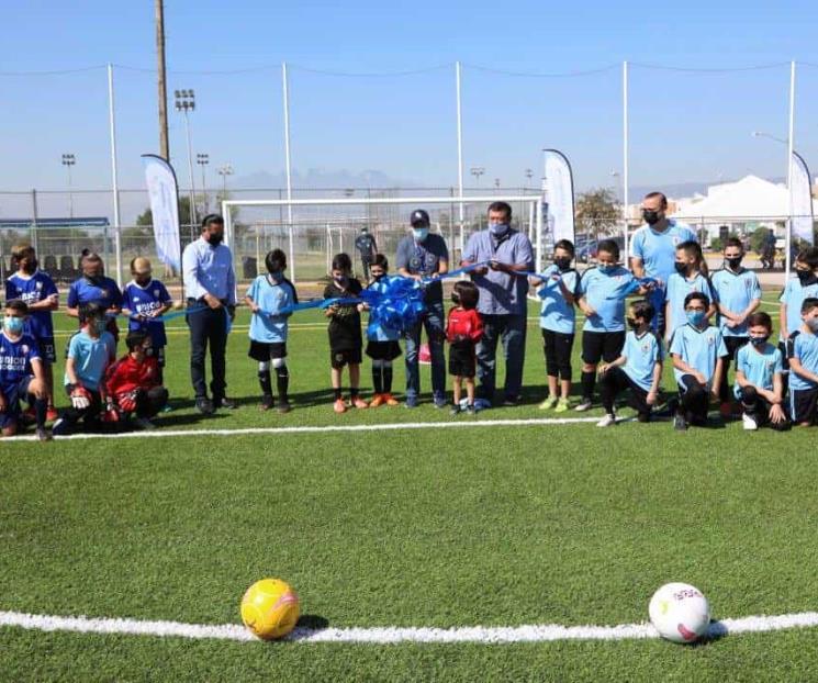 Inaugura Dani Carrillo nueva cancha de fútbol