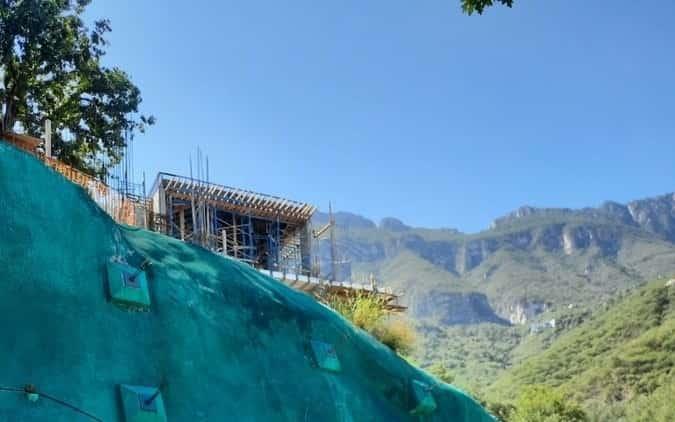 Muere albañil tras caída en construcción
