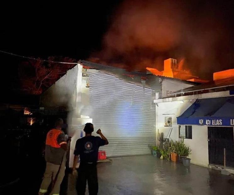 Arde depósito en China