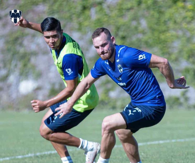 Entrenan con ‘cascarita’ Entrenan con ‘cascarita’