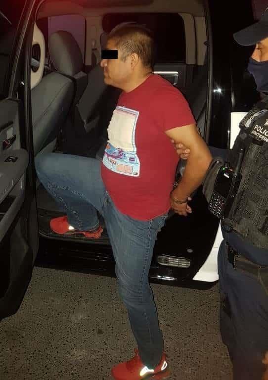 Golpea a su esposa; lo detienen