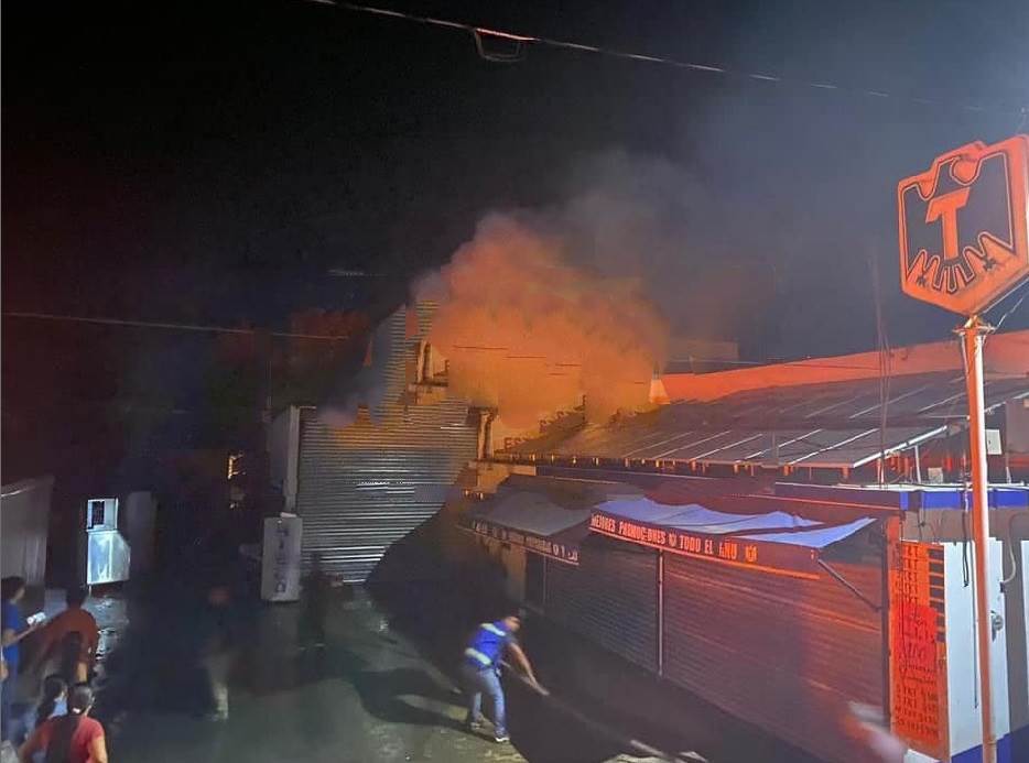 Un depósito de cervezas terminó semidestruido, al producirse un incendio