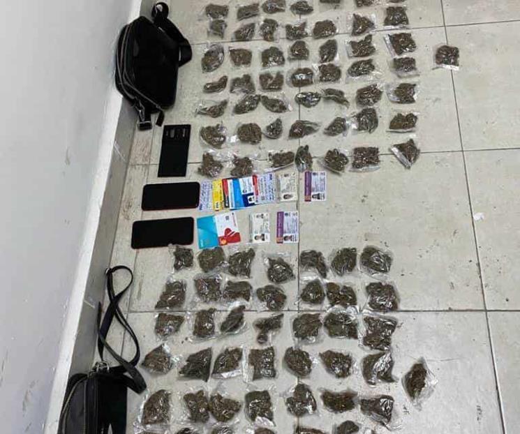 Capturan a dos con droga en persecución