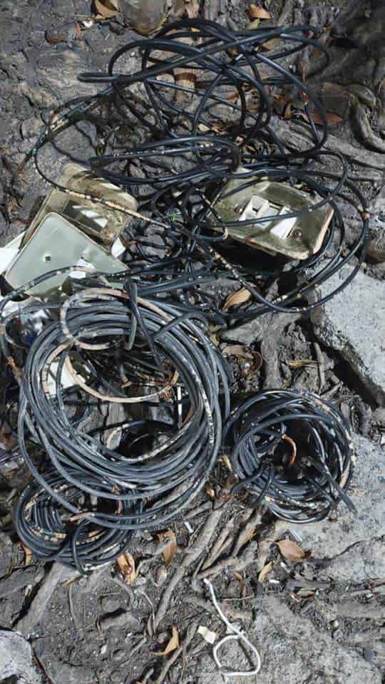 Dtuvieron a un hombre que robo varios tramos de cable de los postes de luz mercurial