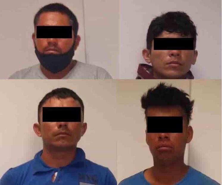 Detienen a 4 hombres a bordo de camioneta robada
