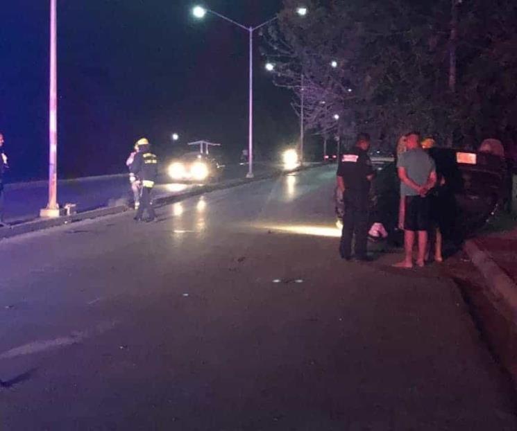 Deja volcadura dos lesionados en Linares