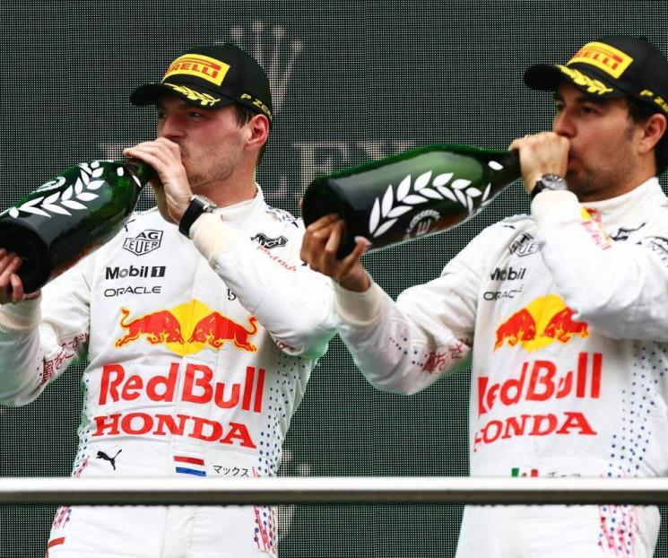 Max me debe un par de tequilas: Checo Pérez