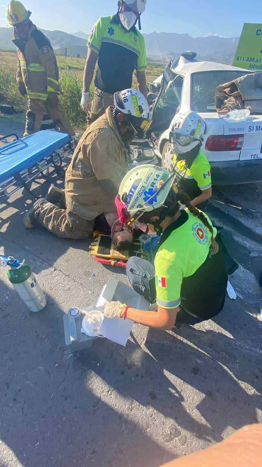 El conductor de un vehículo murió luego de estrellarse en la parte posterior de una camioneta