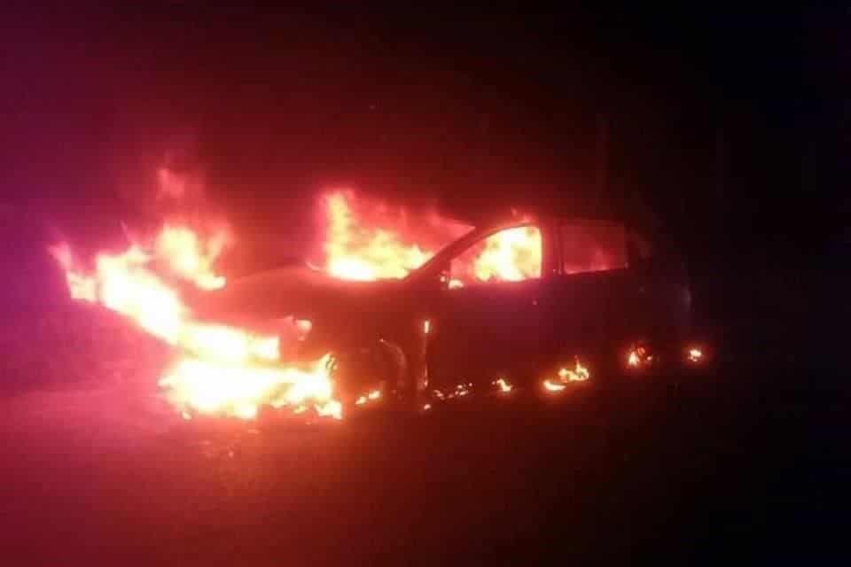 Encontraron un vehículo incendiándose cerca las instalaciones del Conalep