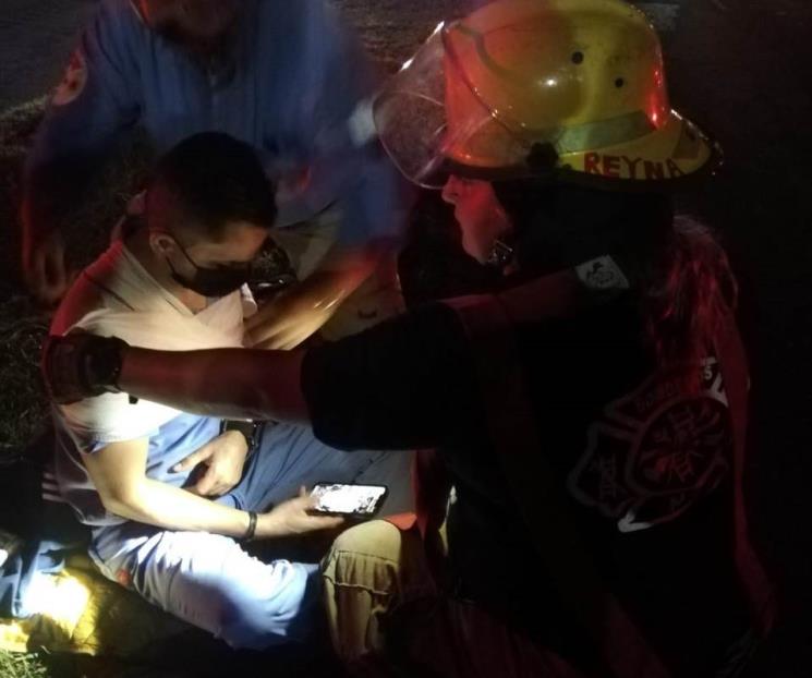 Médico extranjero vuelca su auto en Morones Prieto