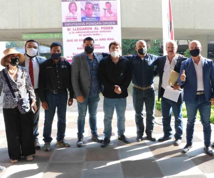 Se manifiestan activistas contra incremento al predial