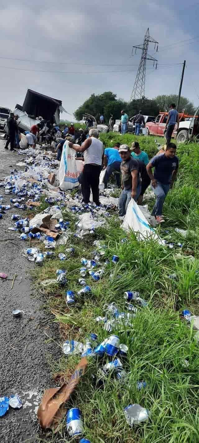 Riega tráiler miles de cervezas