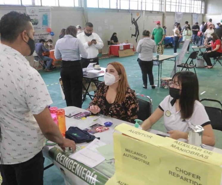 Ofertan en Escobedo mil 400 vacantes