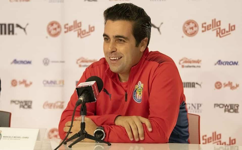 En Chivas, jugadores respaldan a Leaño