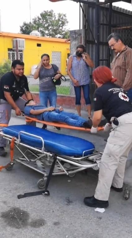 Un motociclista terminó con diversas lesiones después de derrapar su máquina