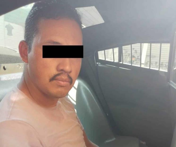 Detienen a hombre por robar cadena de oro a mujer