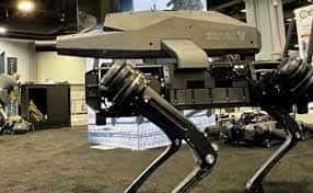 Diseñan perro robot que incluye un rifle de precisión