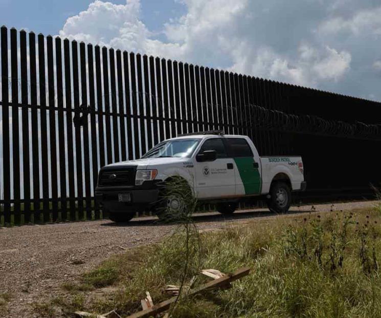 Rescatan a dos niños migrantes de ahogarse en el río Bravo