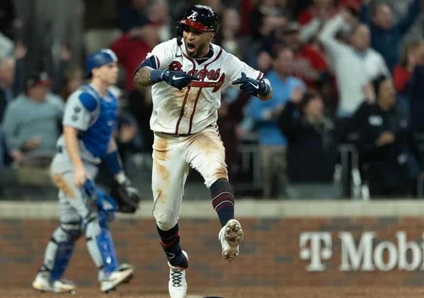 Falla Julio Urías y Dodgers se tambalea