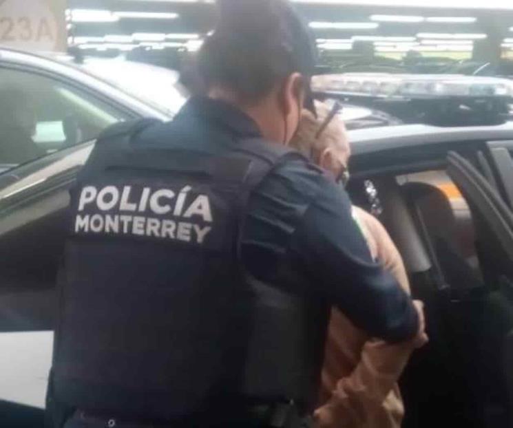 Detienen a mujer por robo