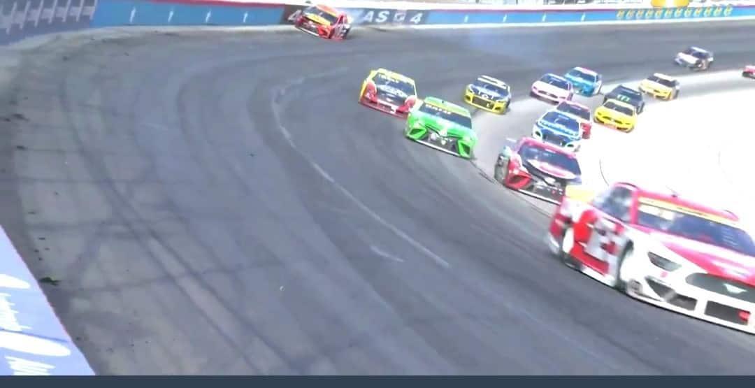 Se defiende Suárez tras toque con Truex Jr Se defiende Suárez tras toque con Truex Jr