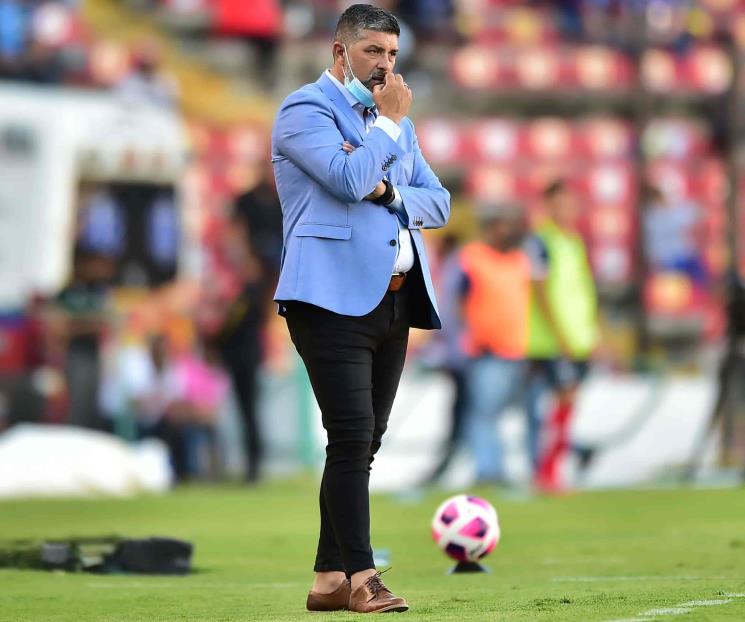 Contento  Ramos con funcionamiento de su equipo