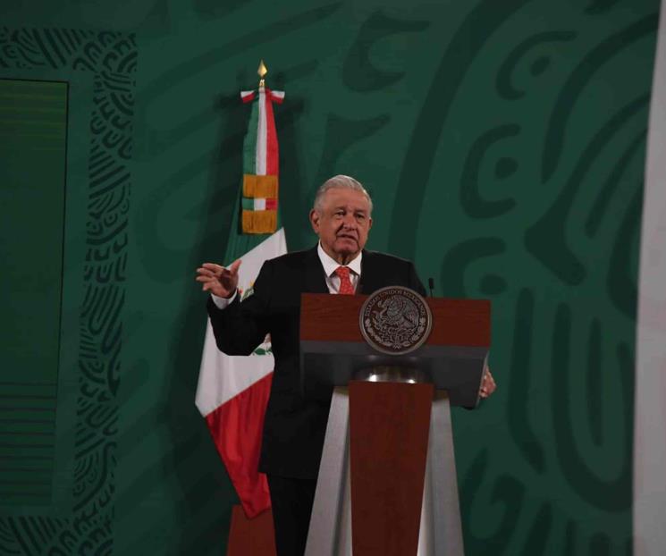 AMLO califica de ineficiente y desidiosa a la OMS