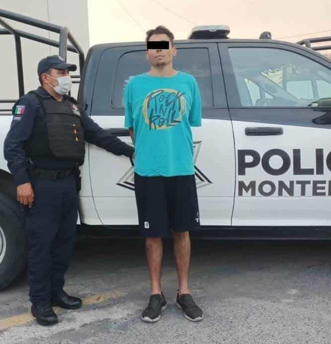 Intenta acuchillar a su madre y hermano